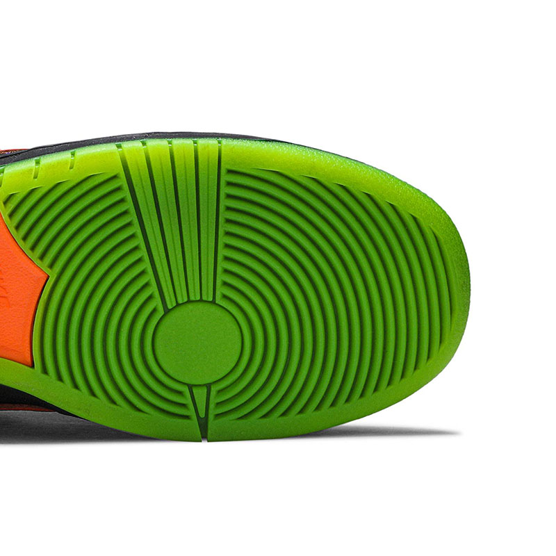 DUNK LOW SB 'NIGHT OF MISCHIEF'
