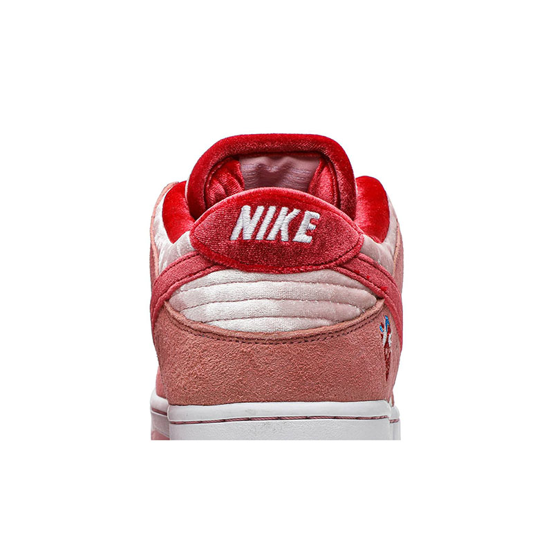 STRANGELOVE X DUNK LOW SB 'VALENTINE'S DAY'
