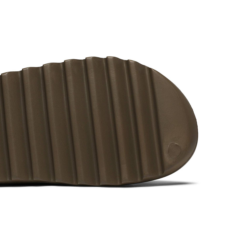 YEEZY SLIDES 'EARTH BROWN'