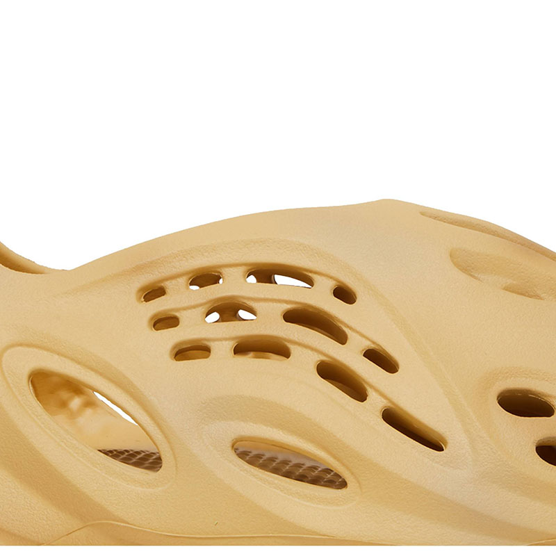 YEEZY FOAM RUNNER 'DESERT SAND'