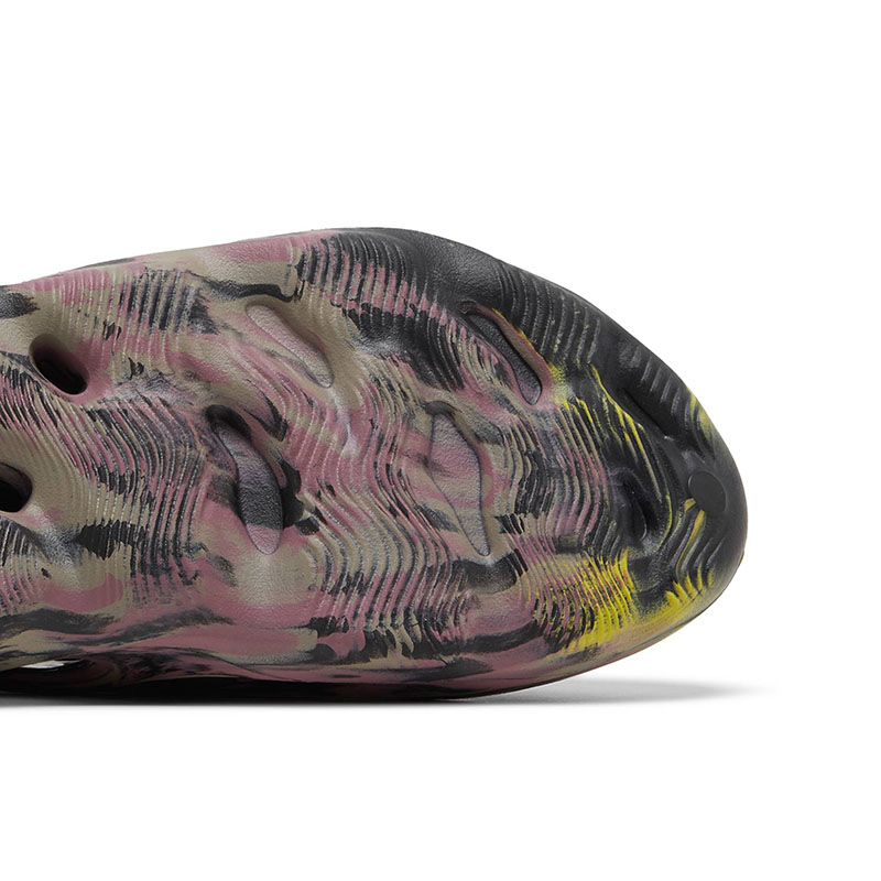 YEEZY FOAM RUNNER 'MX CARBON'