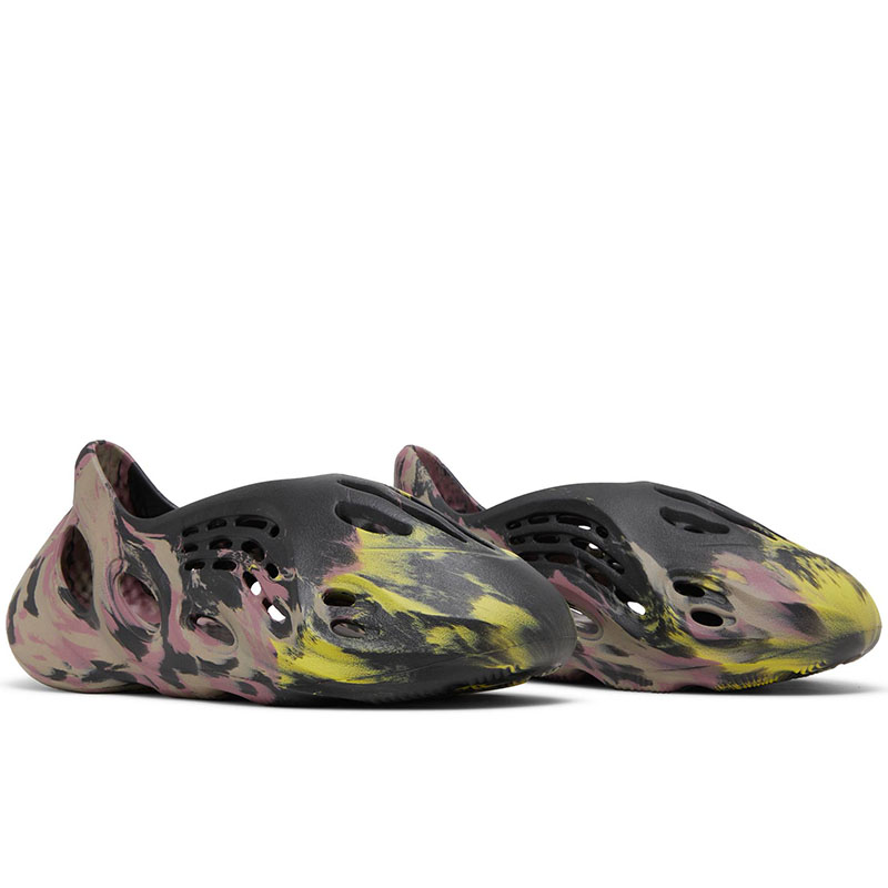 YEEZY FOAM RUNNER 'MX CARBON'