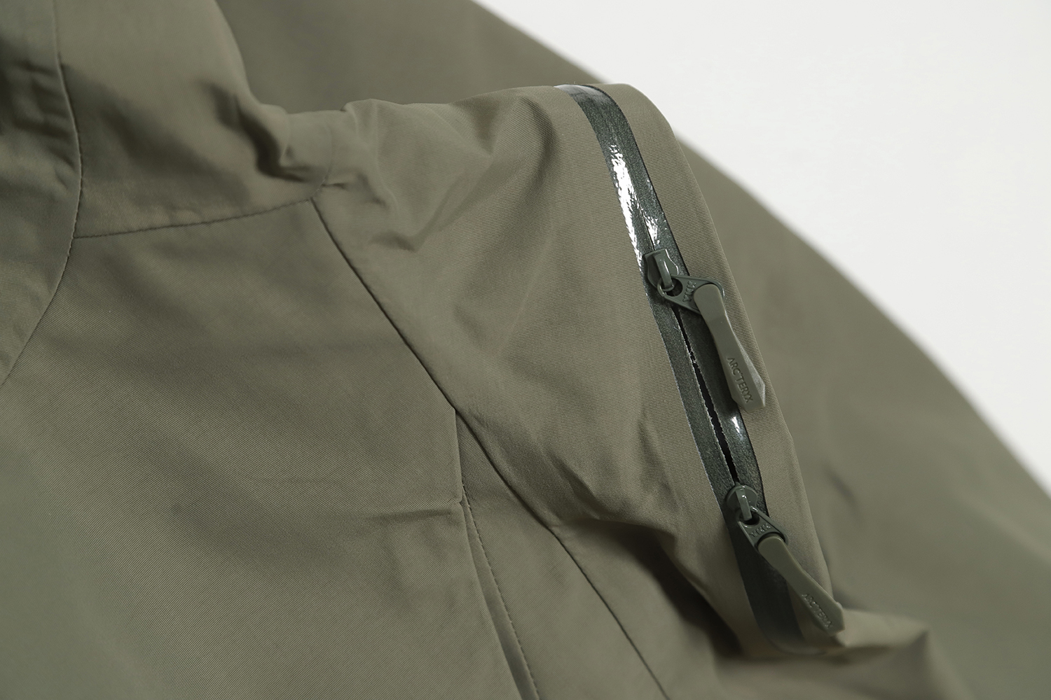 ARC'TERYX Alpha SV Outdoor Hardshell Jacket TSK2