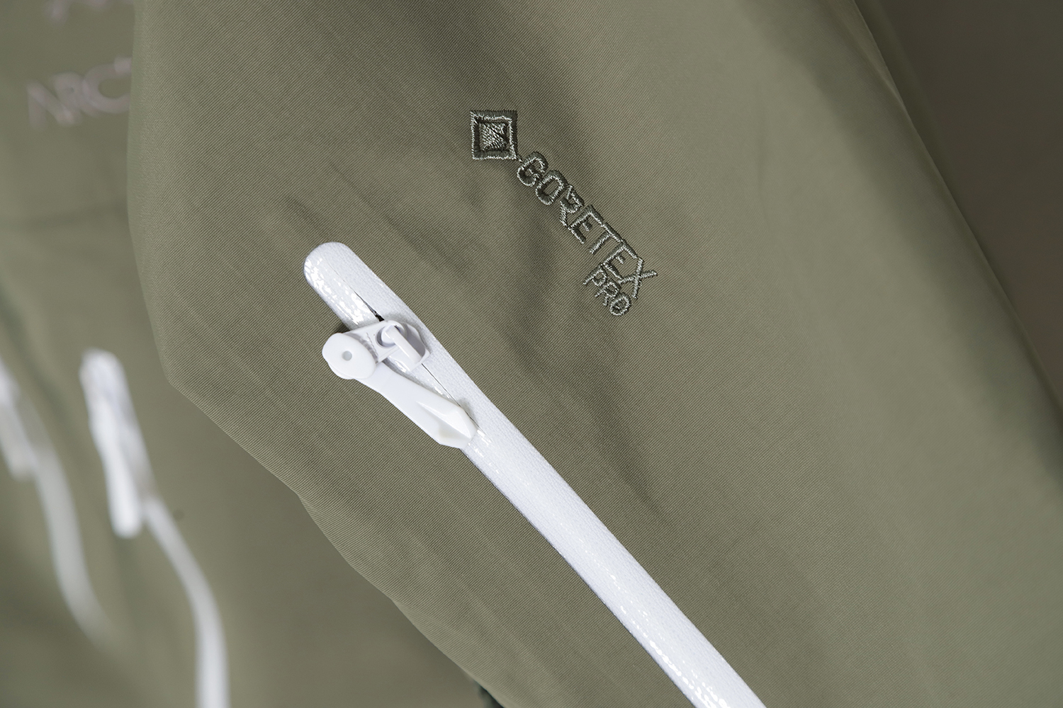 ARC'TERYX Alpha SV Outdoor Hardshell Jacket TSK2