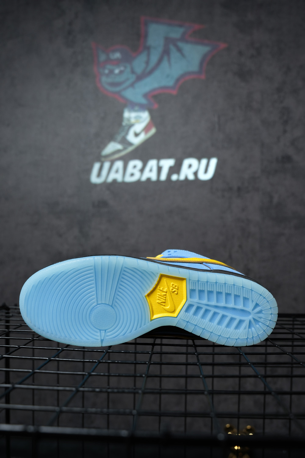 The Powerpuff Girls x Dunk Low Pro SB QS 'Bubbles'