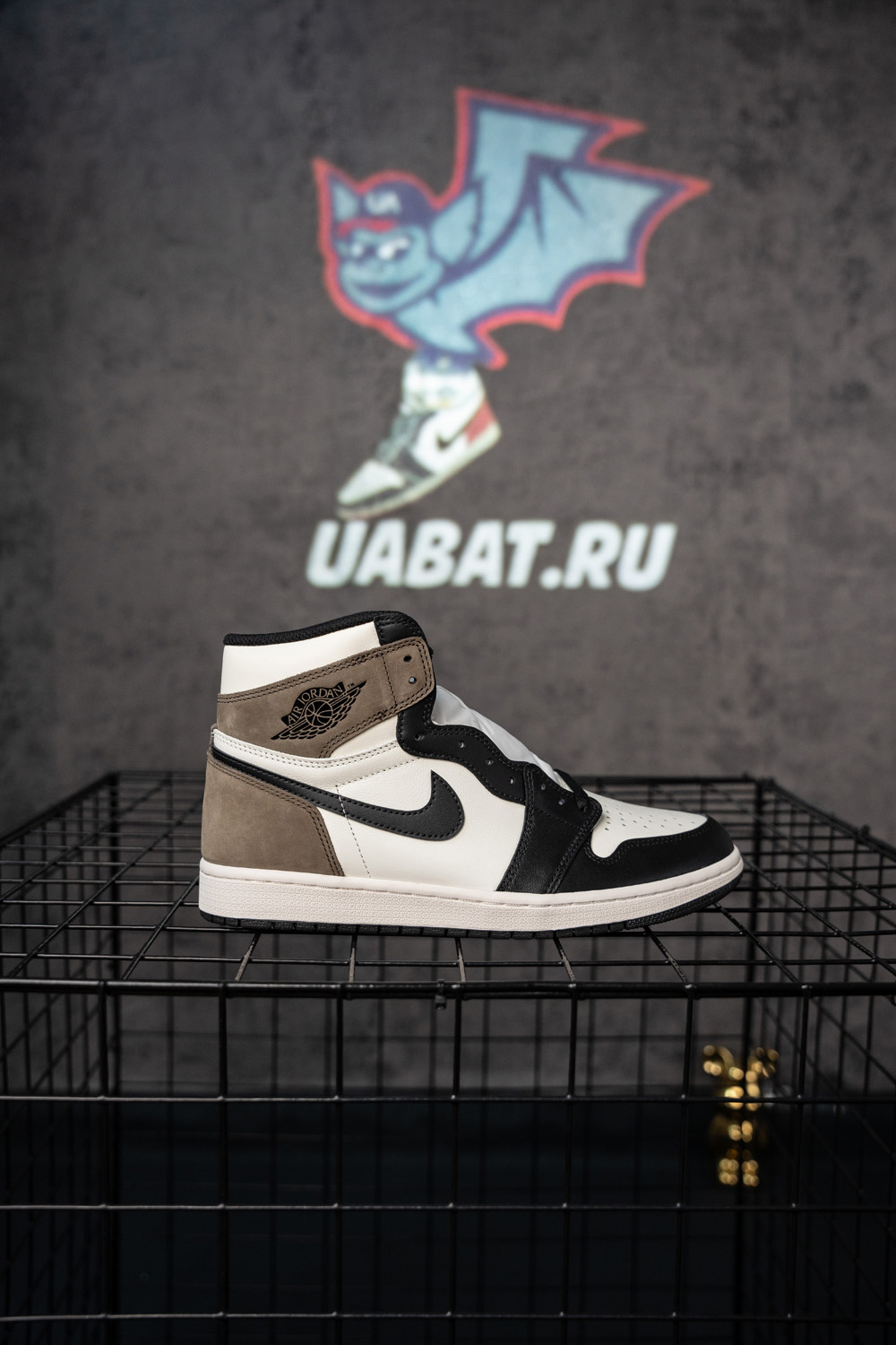 AIR JORDAN 1 RETRO HIGH OG 'DARK MOCHA'