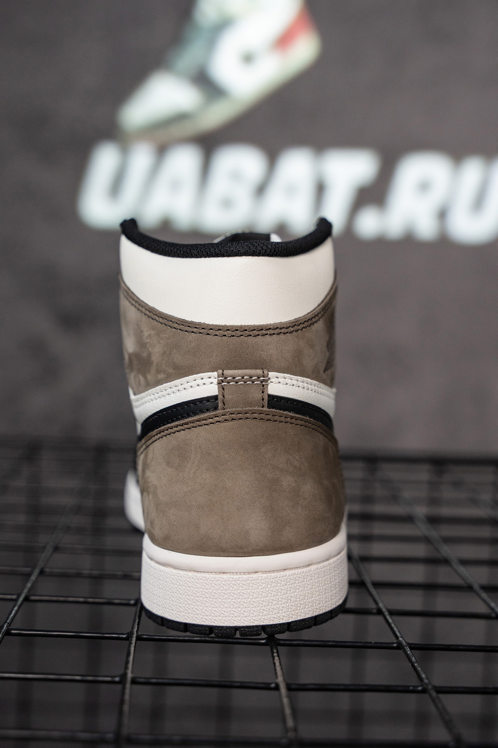 AIR JORDAN 1 RETRO HIGH OG 'DARK MOCHA'