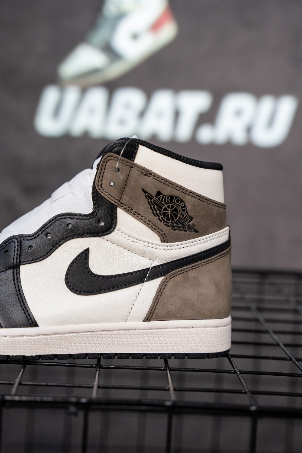 AIR JORDAN 1 RETRO HIGH OG 'DARK MOCHA'