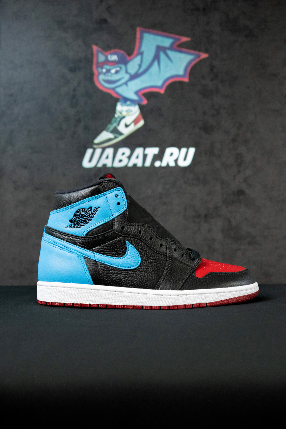 AIR JORDAN 1 HIGH OG 'UNC TO CHICAGO'
