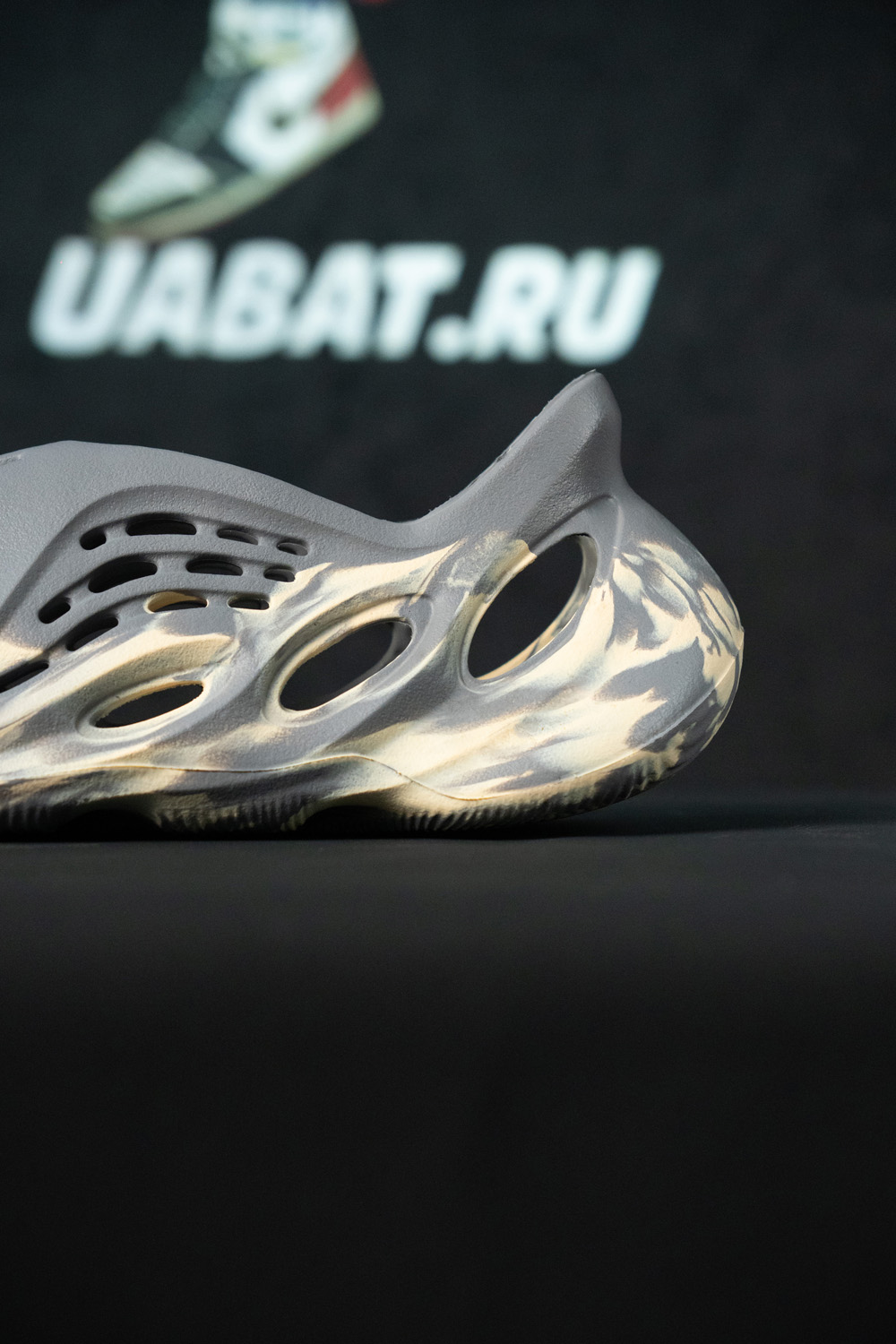 YEEZY FOAM RUNNER 'MXT MOON GREY'
