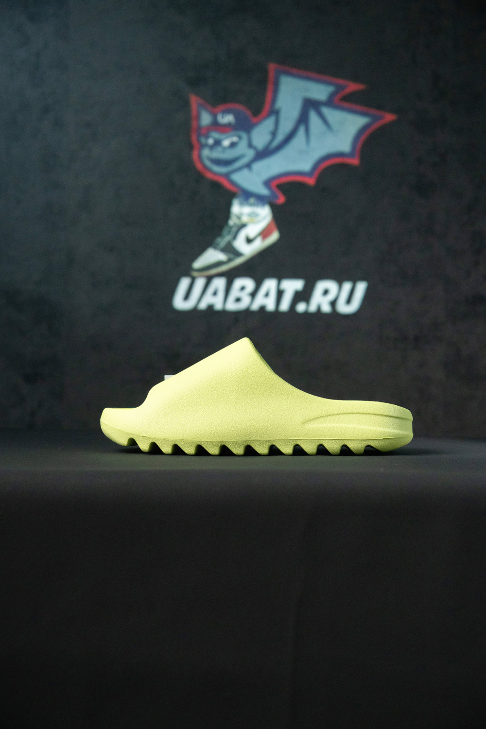 YEEZY SLIDES 'GLOW GREEN' 2022