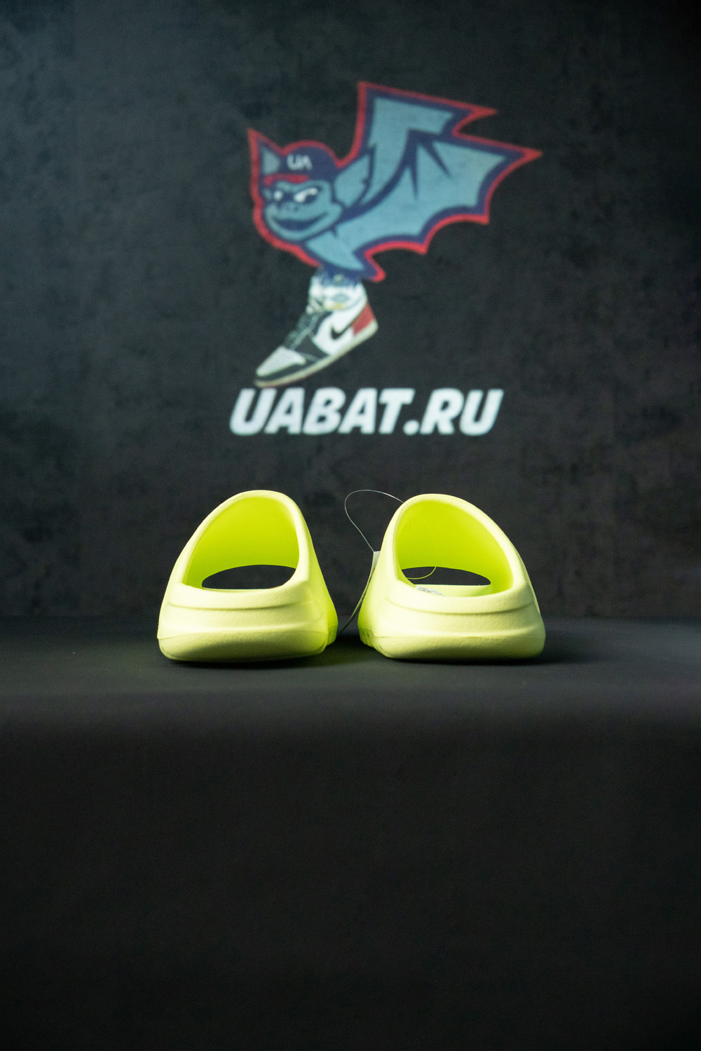 YEEZY SLIDES 'GLOW GREEN' 2022