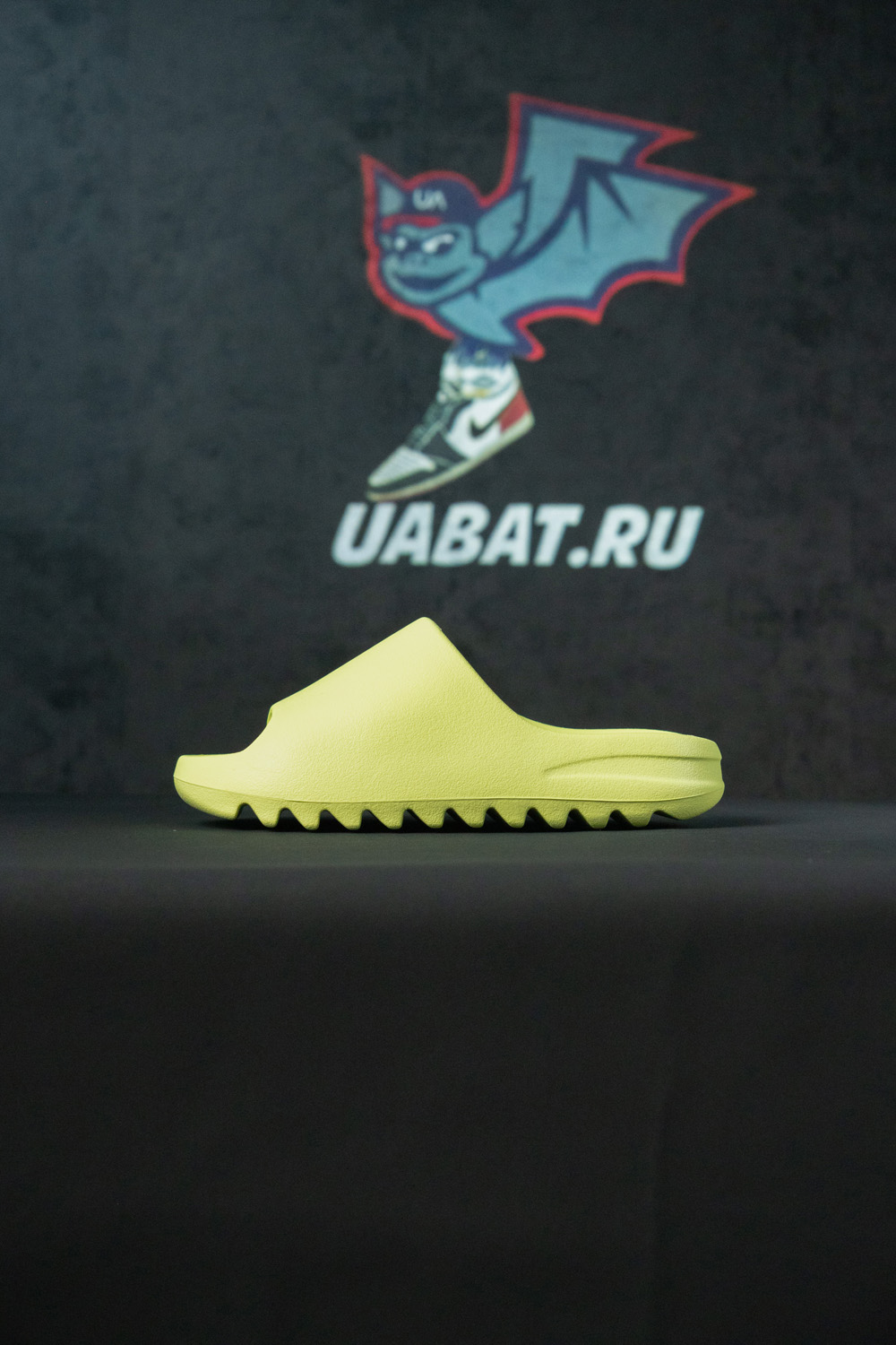 YEEZY SLIDES 'GLOW GREEN' 2022