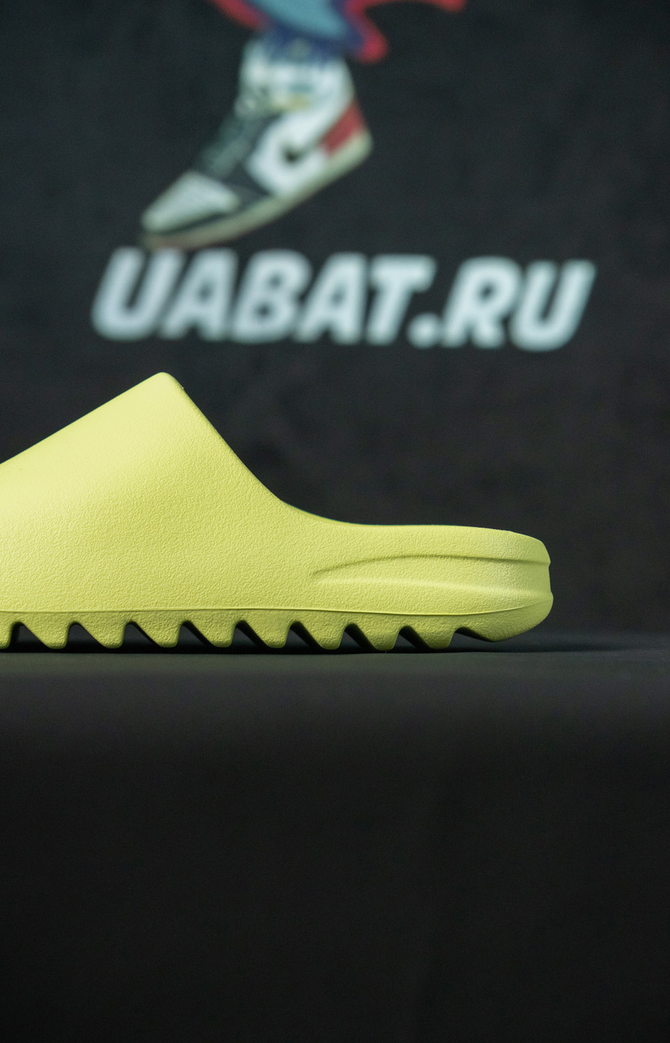 YEEZY SLIDES 'GLOW GREEN' 2022