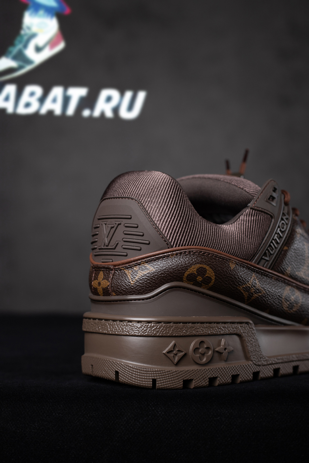 Louis Vuitton Trainer Maxi Sneaker 1AD7DT