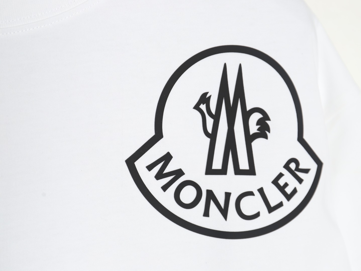 Moncler chest embossed logo print short sleeves