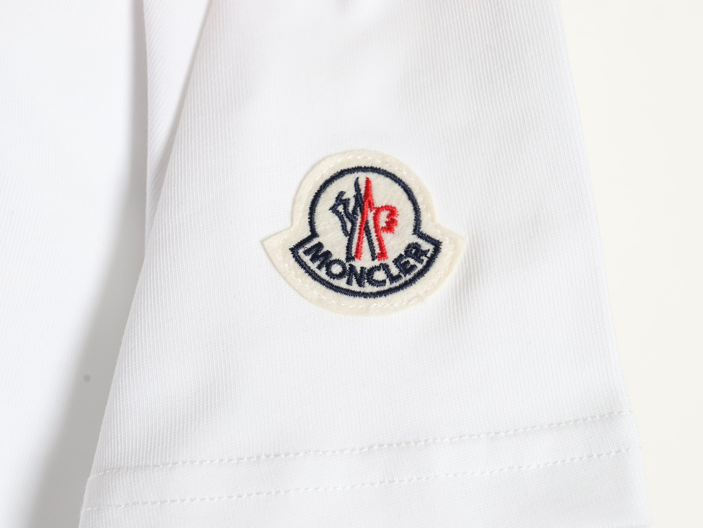 Moncler chest embossed logo print short sleeves