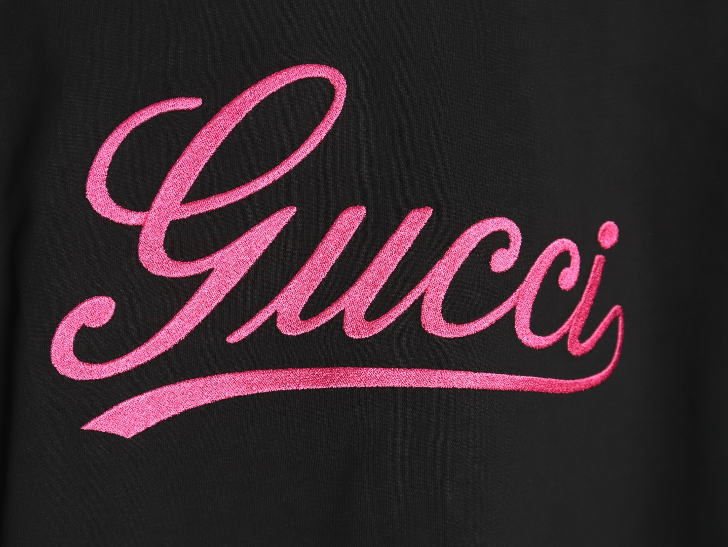 Gucci cursive logo embroidered short sleeves TSK1