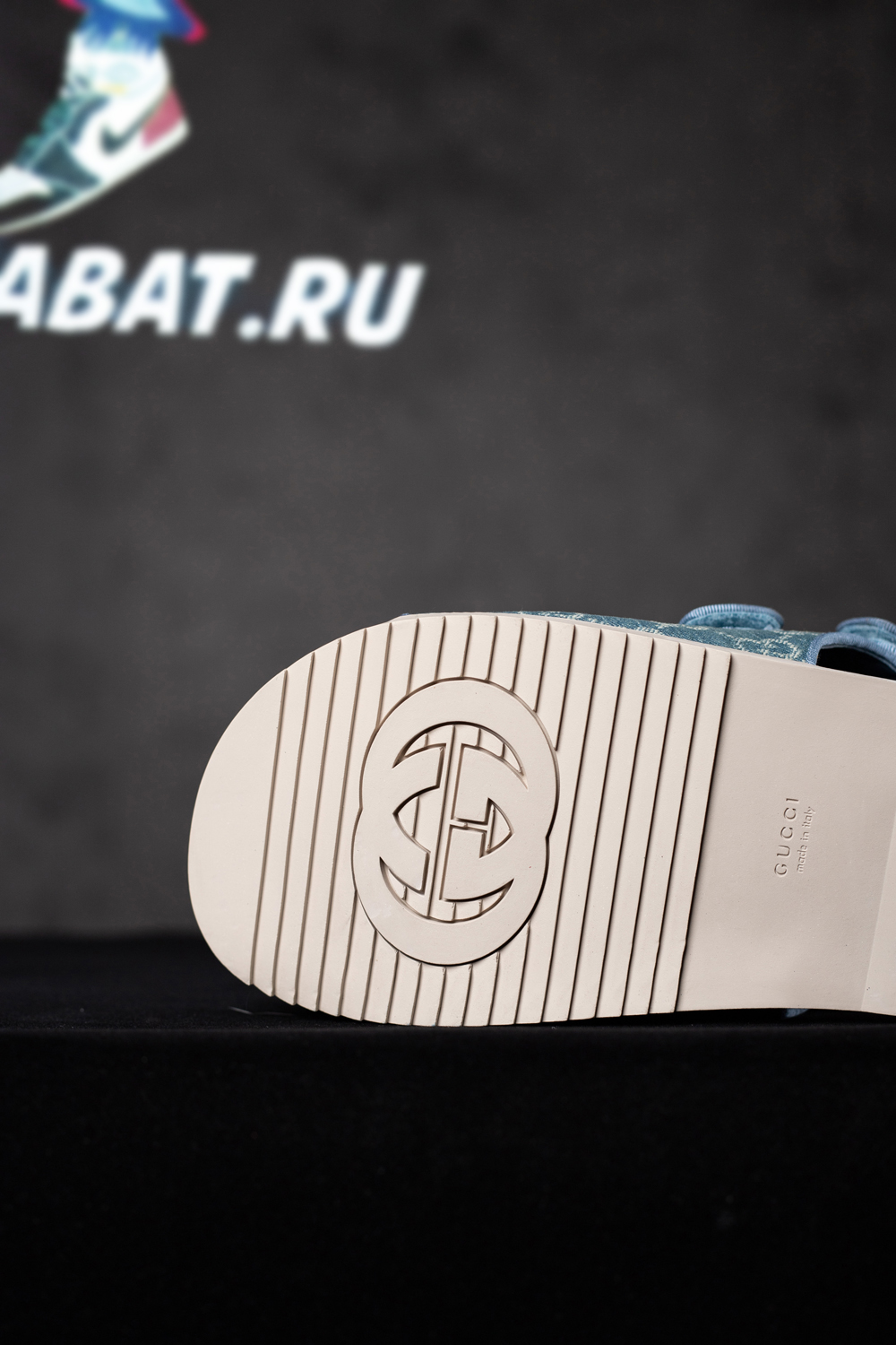 GUCCI SANDAL WITH DOUBLE G