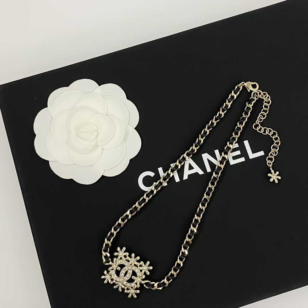 Chanel Hollow Flower Rhinestone Double C Necklace ABB326