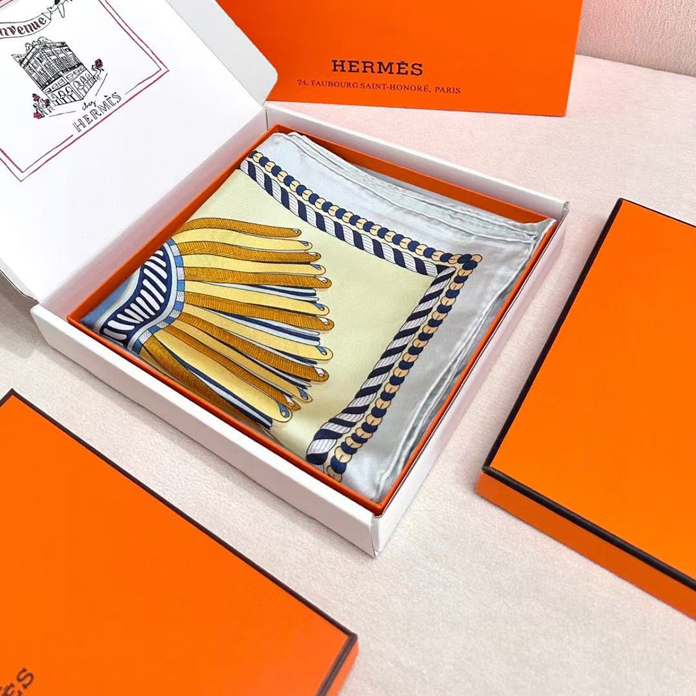 Hermès Epaulettes De Gala Double Face Scarf 90*90cm