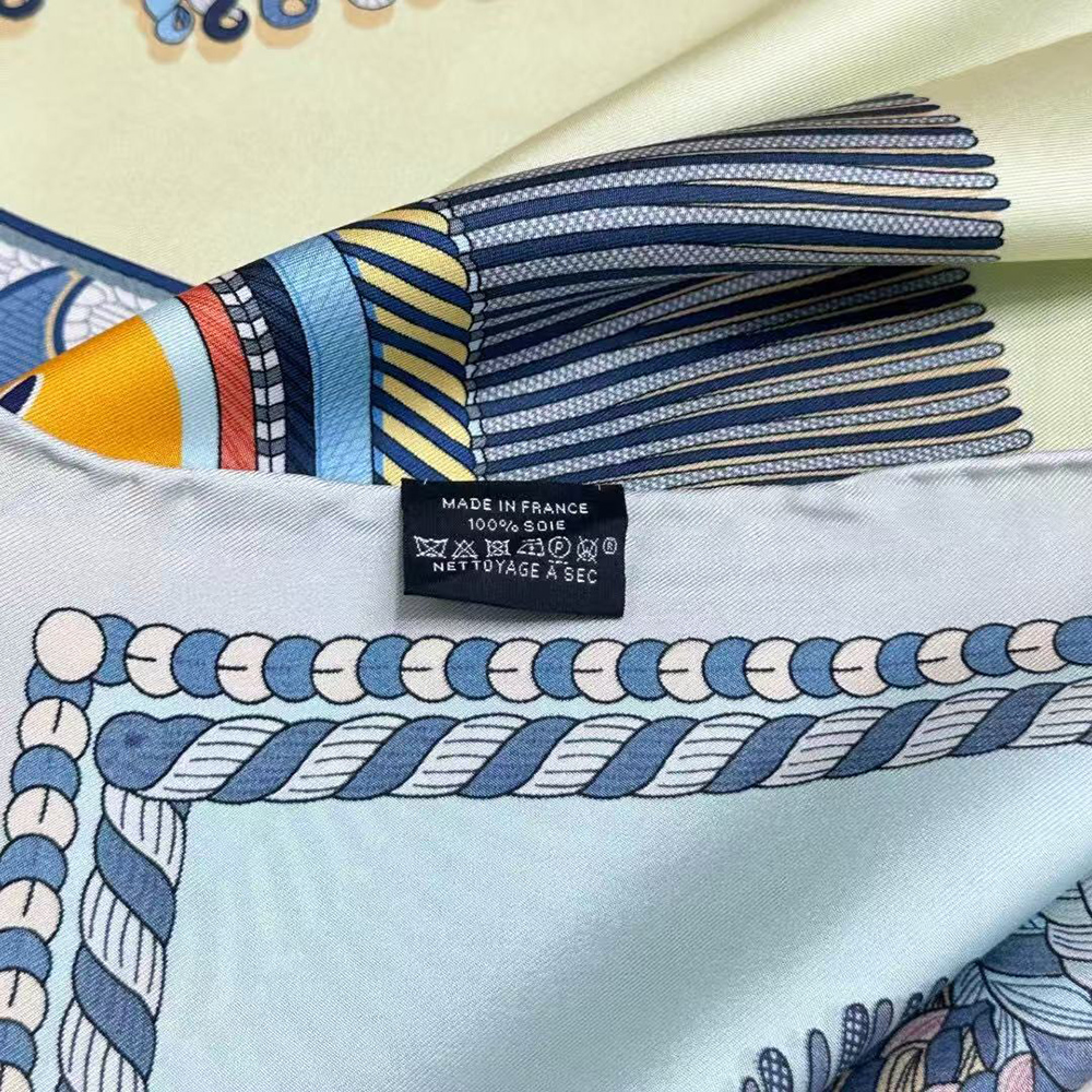 Hermès Epaulettes De Gala Double Face Scarf 90*90cm