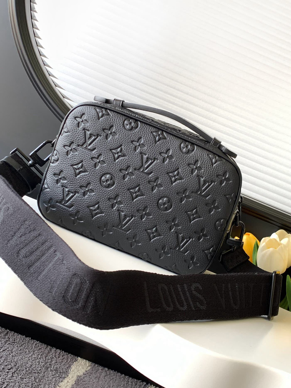 Louis Vuitton S Lock Messenger M58489 22*18*8cm