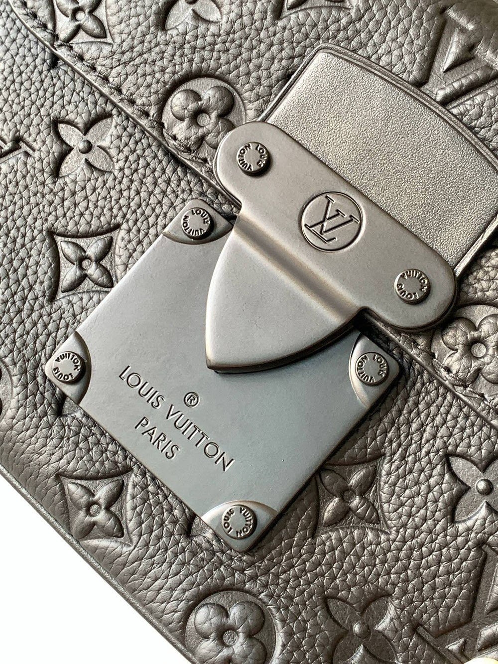 Louis Vuitton S Lock Messenger M58489 22*18*8cm