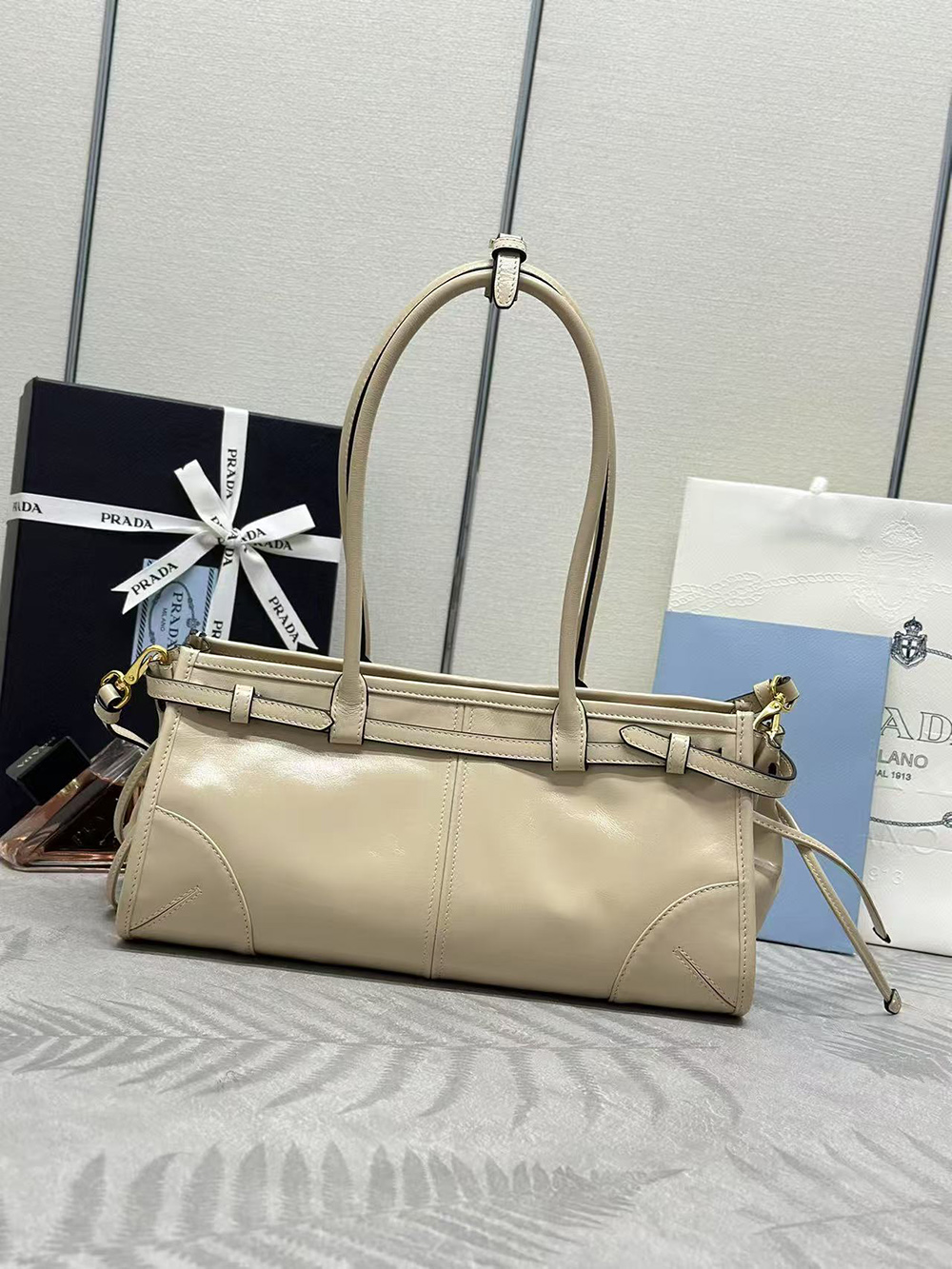 Prada Bonnie medium leather handbag 1BA426 32*15.5*12cm