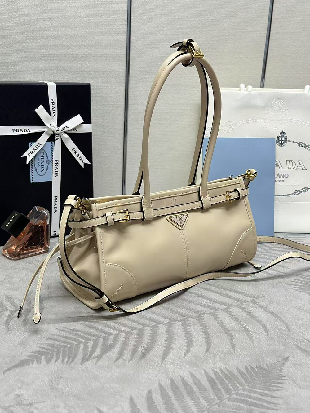 Prada Bonnie medium leather handbag 1BA426 32*15.5*12cm