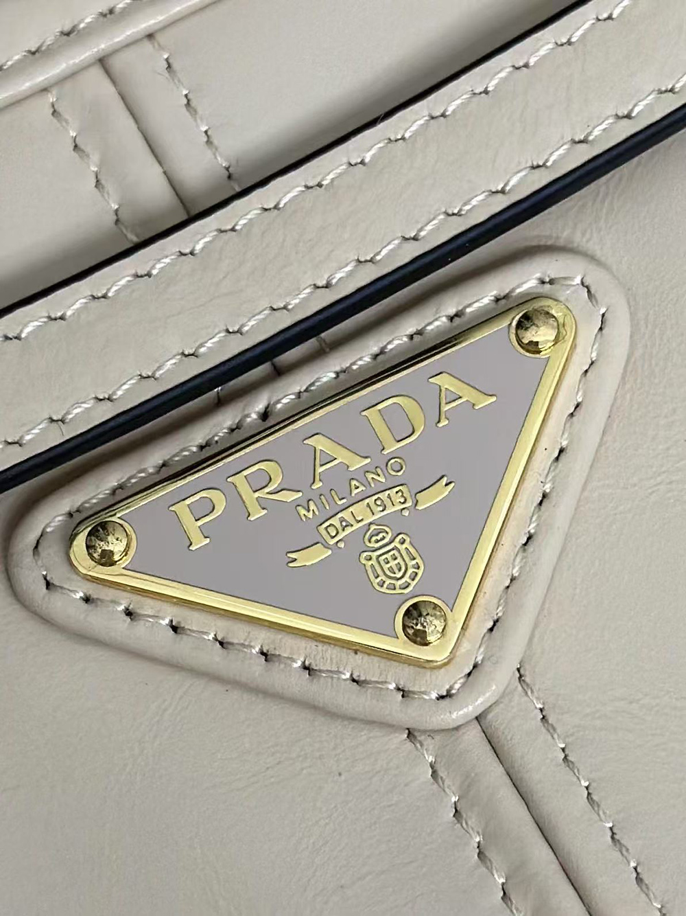 Prada Bonnie medium leather handbag 1BA426 32*15.5*12cm
