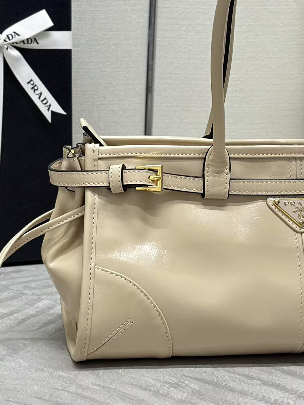 Prada Bonnie medium leather handbag 1BA426 32*15.5*12cm