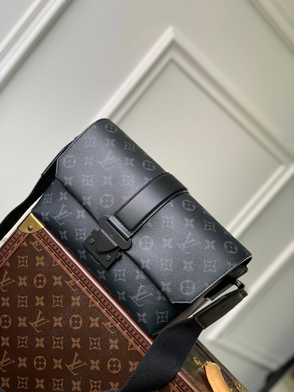 Louis Vuitton S-Cape Messenger M46794 28*16*10cm