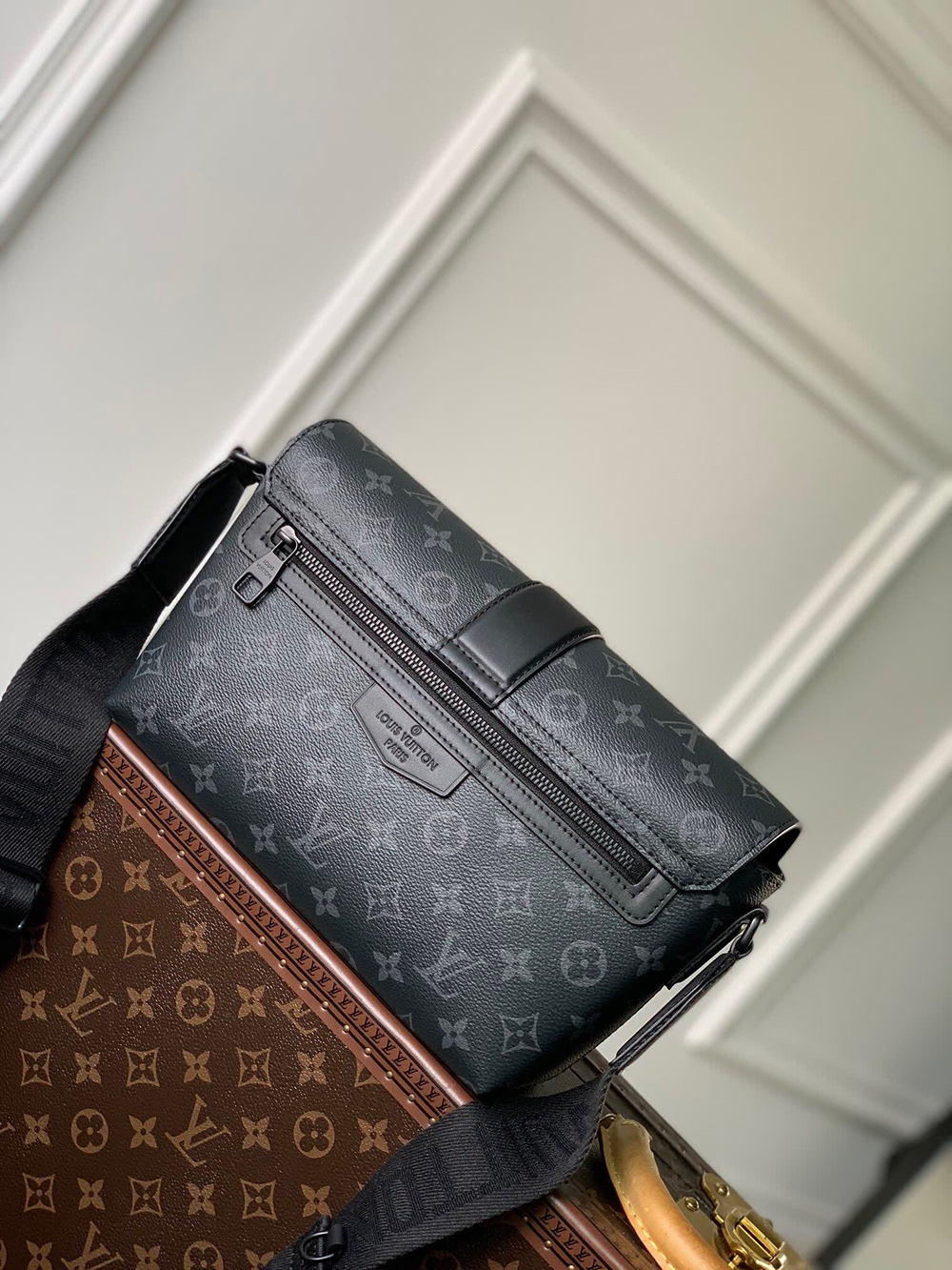Louis Vuitton S-Cape Messenger M46794 28*16*10cm